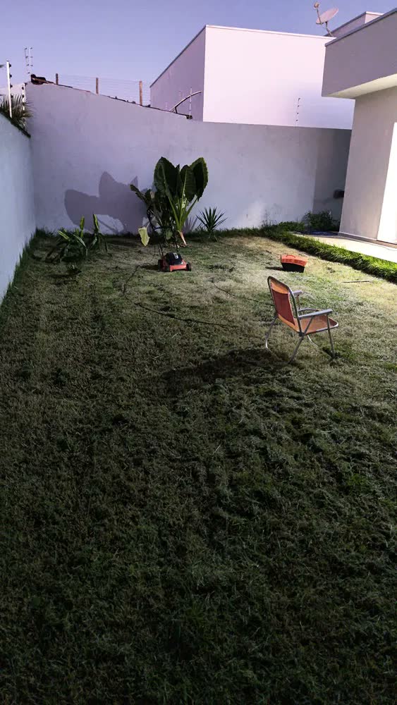 foto de Cortador de Grama Elétrico 1300W com coletor Tramontina – Alta Performance e Facilidade no Uso