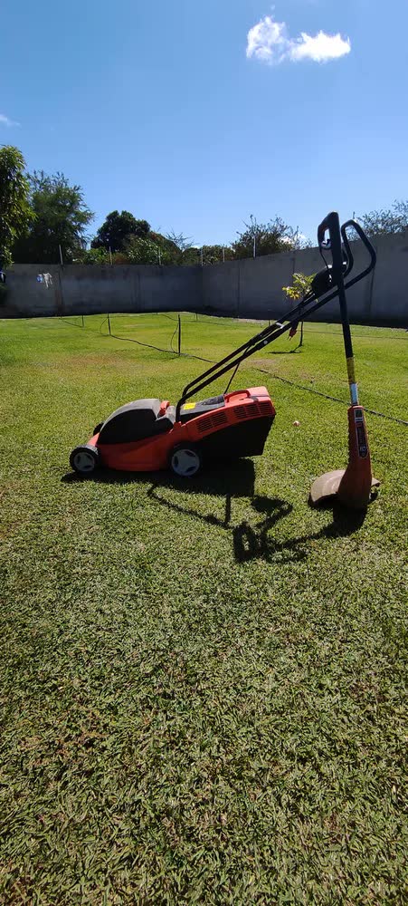 foto de Cortador de Grama Elétrico 1300W com coletor Tramontina – Alta Performance e Facilidade no Uso