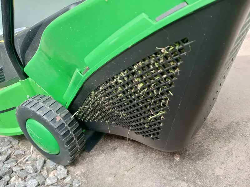 foto de Cortador de grama elétrico Trapp WM 350 de 1300W e cor verde/preto