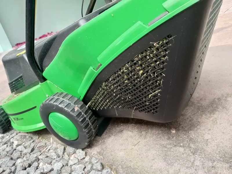 foto de Cortador de grama elétrico Trapp WM 350 de 1300W e cor verde/preto