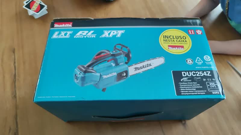 foto de Motosserra elétrica a bateria Makita DUC254Z cor azul Sem Bateria / Sem Carregador