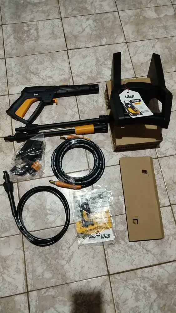 foto de Lavadora de Alta Pressão WAP Extreme Turbo 2800 2450PSI 1900W com Aplicador de Detergente