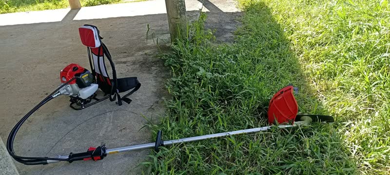 foto de Desmalezadora de Mochila Toyama 42.7cc Motor 2T Eje Recto con Disco y Tanza Modelo TBC43BX