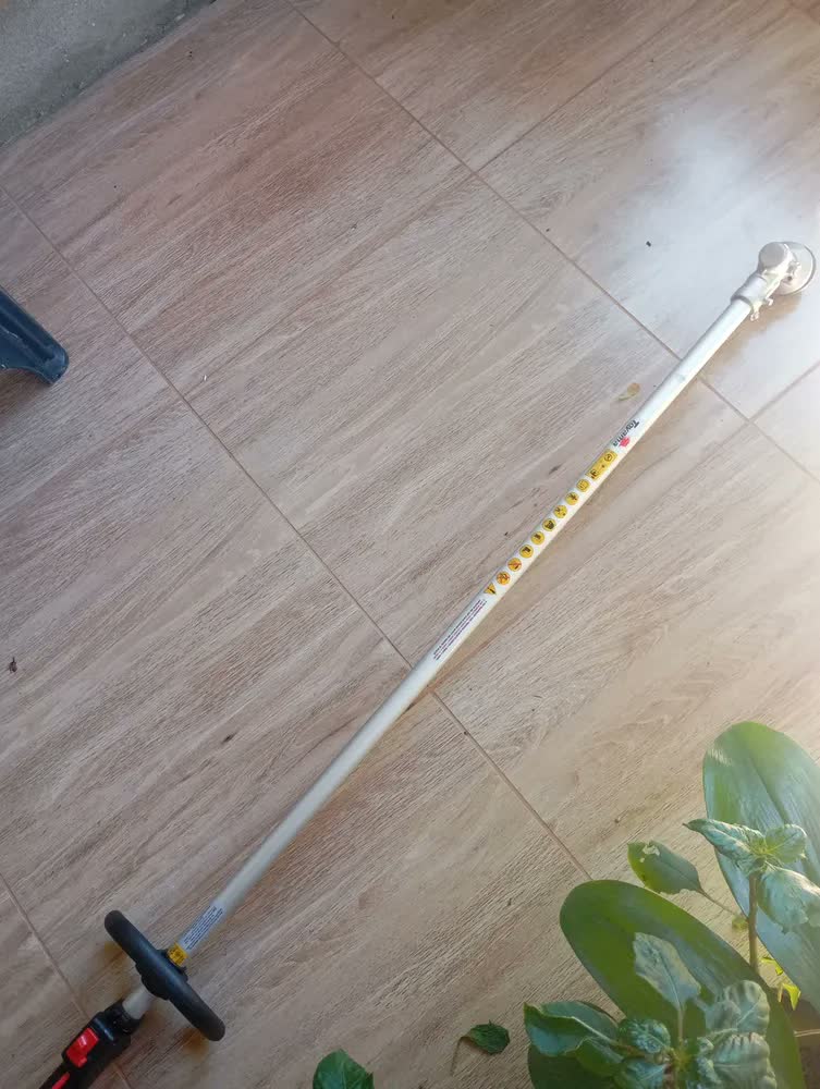 foto de Desmalezadora de Mochila Toyama 42.7cc Motor 2T Eje Recto con Disco y Tanza Modelo TBC43BX