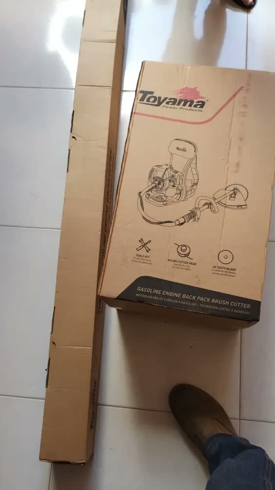 foto de Desmalezadora de Mochila Toyama 42.7cc Motor 2T Eje Recto con Disco y Tanza Modelo TBC43BX