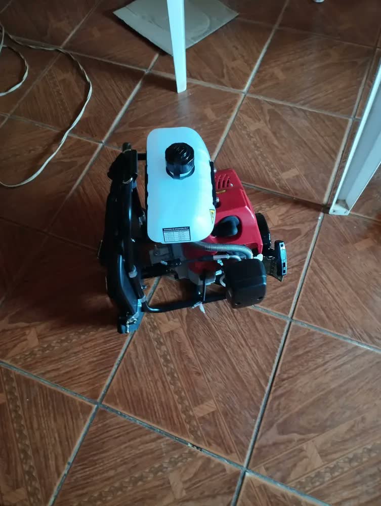 foto de Roçadeira Costal Gasolina 42,7CC 2 Tempos 1,7HP Garthen RC-4500