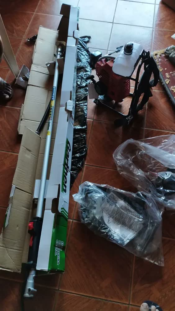 foto de Roçadeira Costal Gasolina 42,7CC 2 Tempos 1,7HP Garthen RC-4500