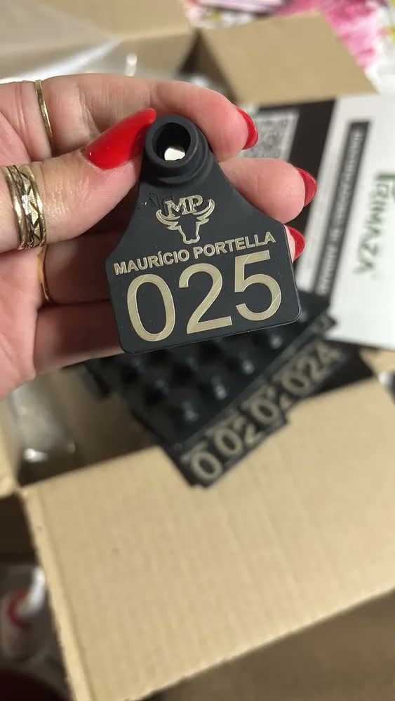 foto de 100 Brincos Médios Personalizados Com Marca Para Bezerro