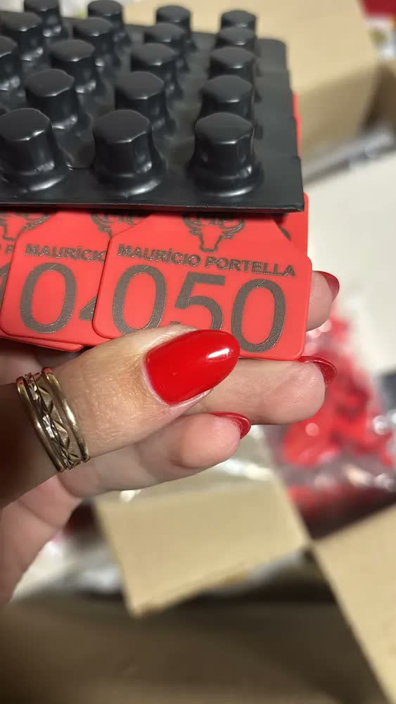 foto de 100 Brincos Médios Personalizados Com Marca Para Bezerro