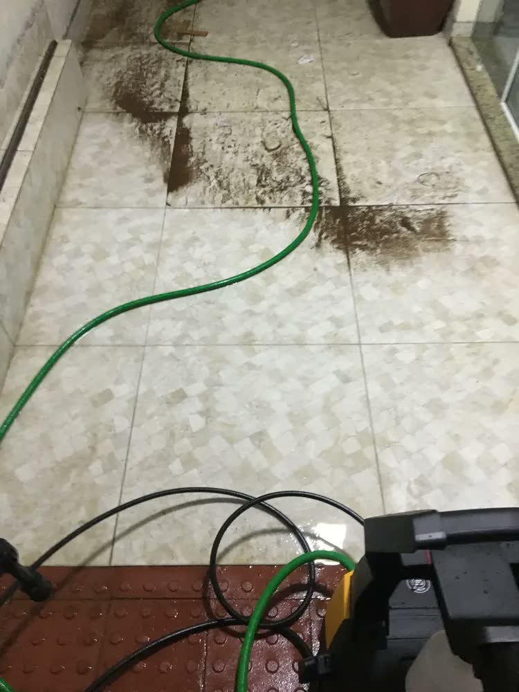 foto de Desobstruidora e Lavadora de Alta Pressão WAP Combate Turbo Ultra 2600 com Motor de Indução