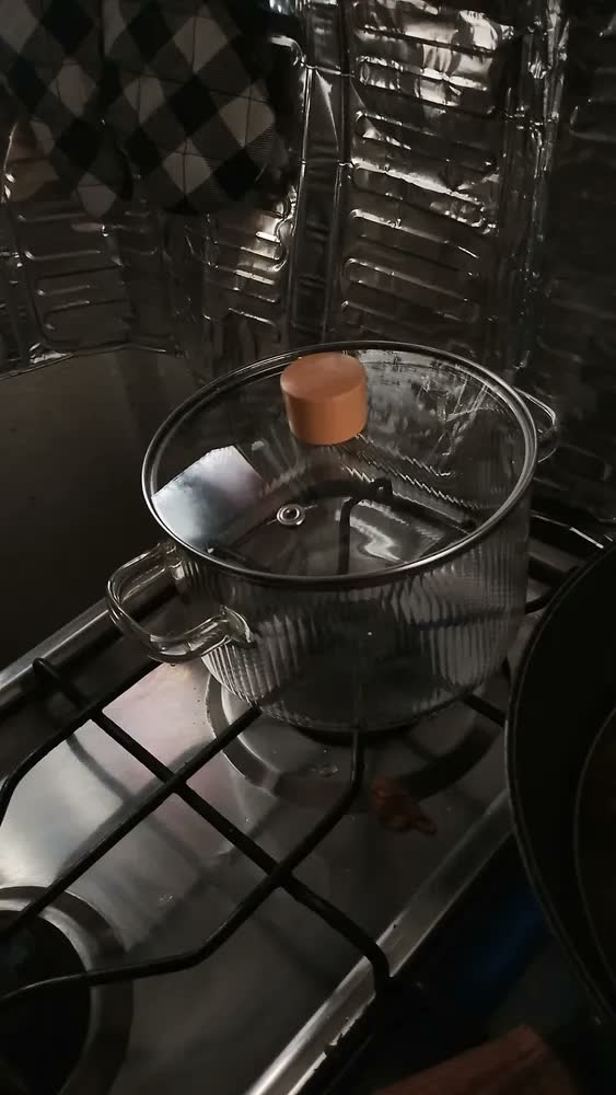 foto de Panela De Vidro Com Tampa Para Cozinhar Lentamente