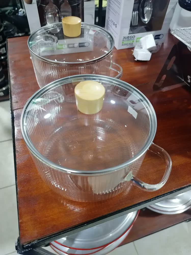 foto de Panela De Vidro Com Tampa Para Cozinhar Lentamente