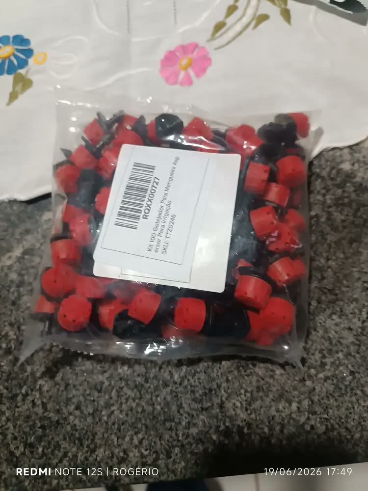 foto de Kit 100 Gotejador Para Mangueira Aspersor Para Irrigação