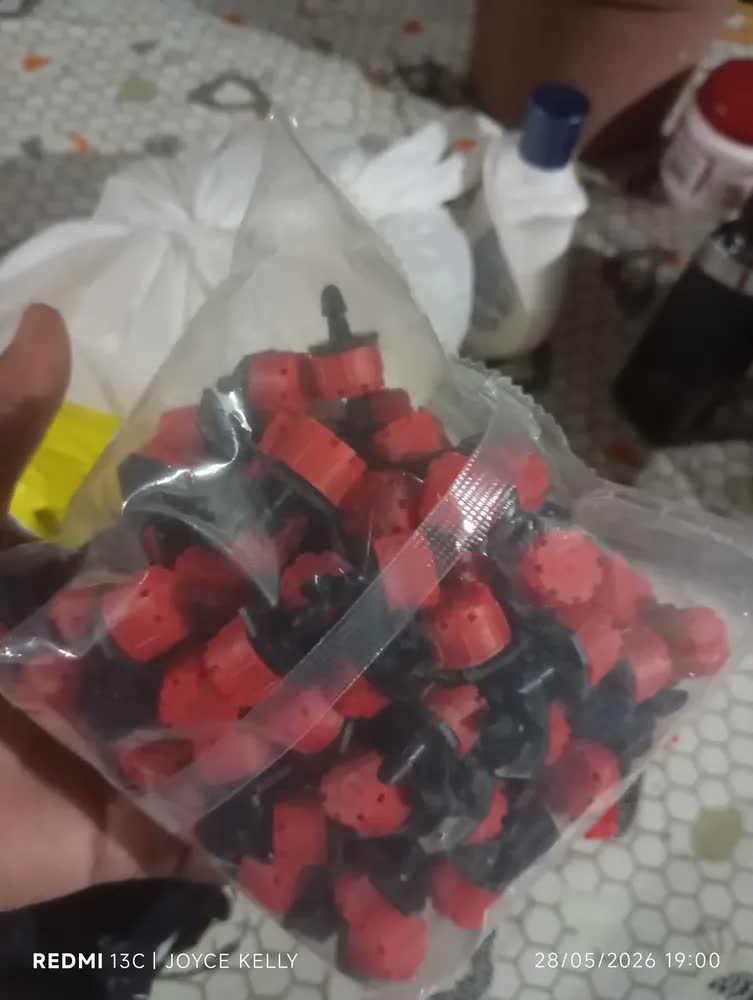 foto de Kit 100 Gotejador Para Mangueira Aspersor Para Irrigação