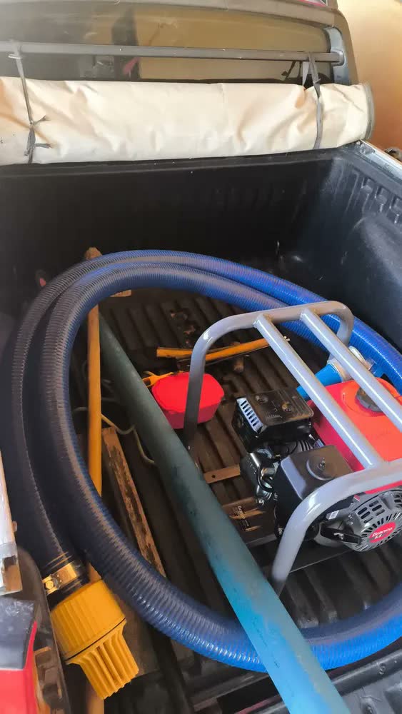 foto de Motobomba Branco a Gasolina Manual Centrífuga B4T-716
