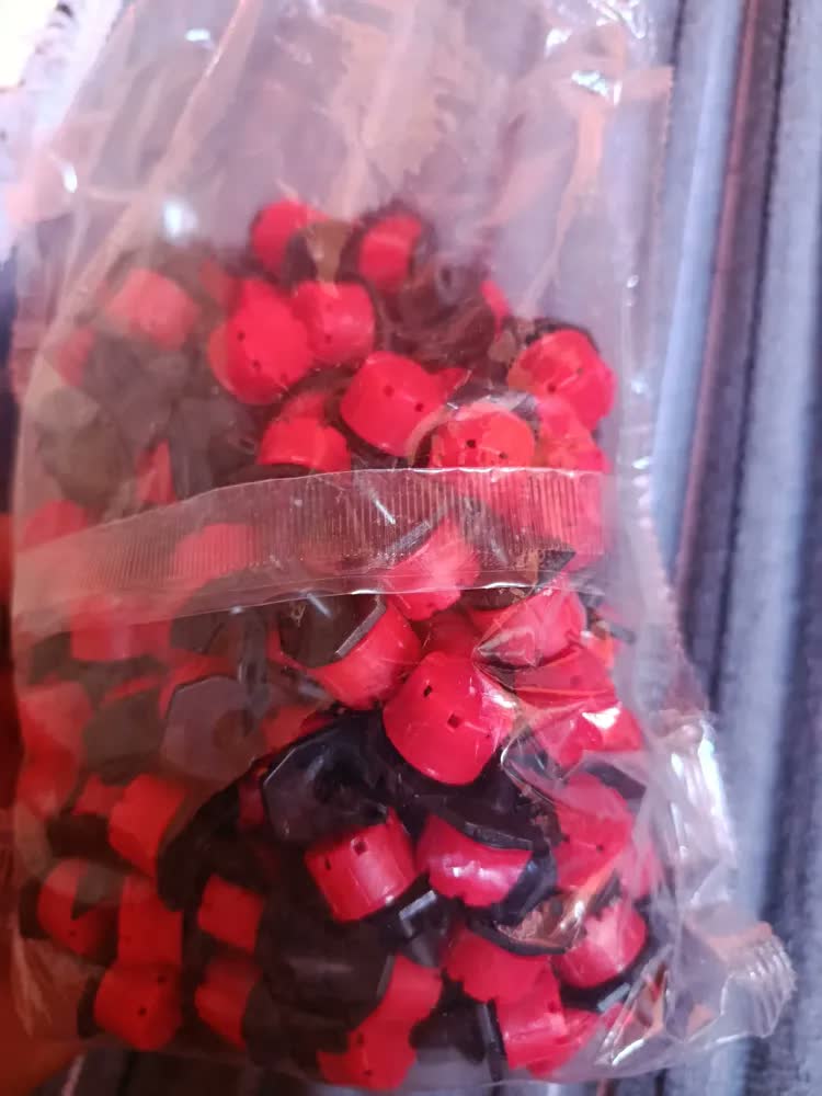 foto de Kit 300 Bicos Gotejador P/ Mangueira Aspersor Para Irrigação