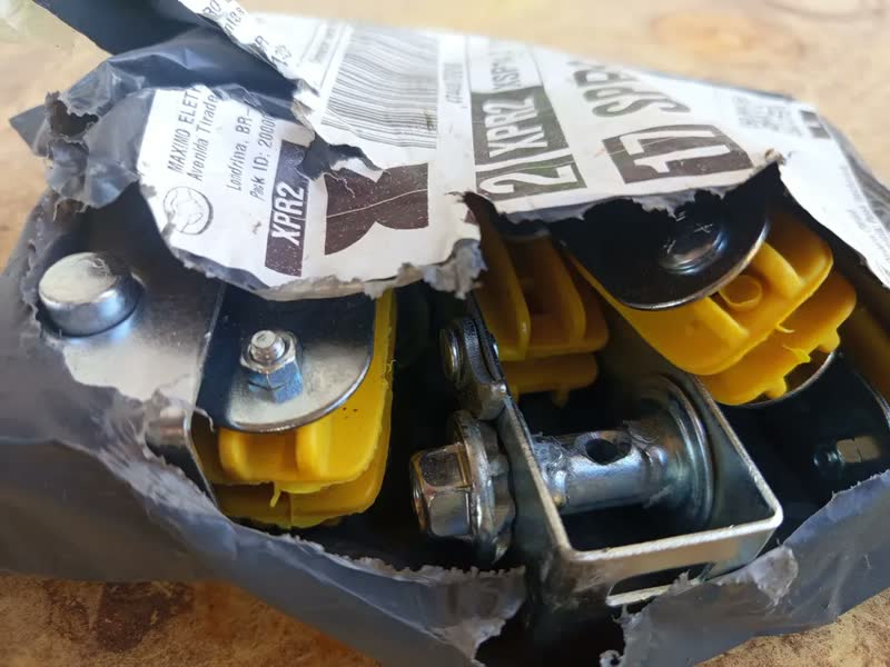 foto de Esticador Catraca Cerca Arame Liso Com Isolador 5 Unidades