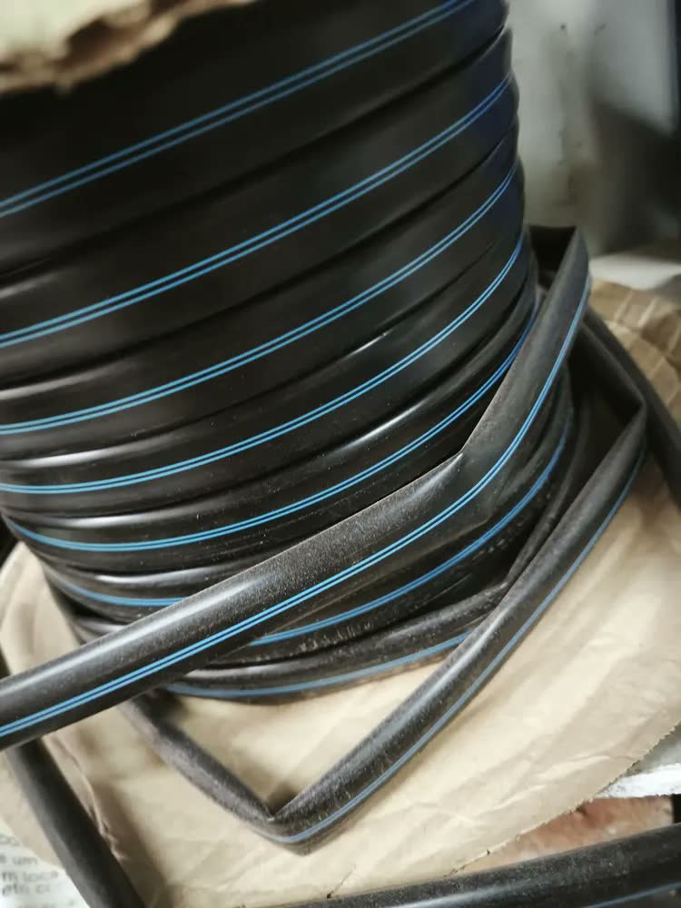 foto de Kit Irrigação Gotejador 20 Bicos + 25 Metros Completo Tempo