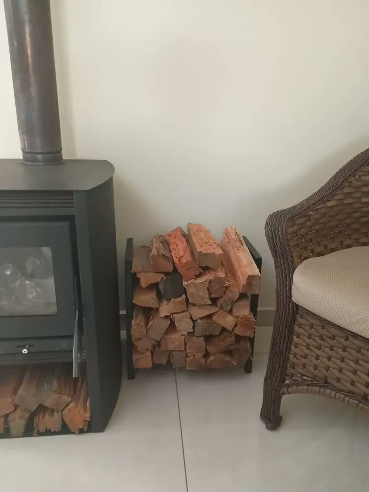 foto de Porta Lenha Lareira Fogão Moderno Estilo Industrial Rustico