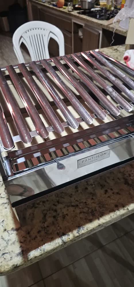 foto de Churrasqueira Móvel Pantheon Inox Mini Parrilla com Tijolos Refratários