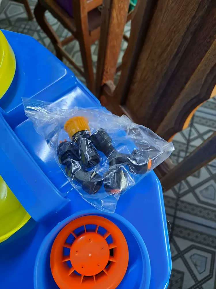 foto de Pulverizador Costal a Bateria Elétrico Automatico 20 litros para Veneno marca Tssaper THY-20l color azul