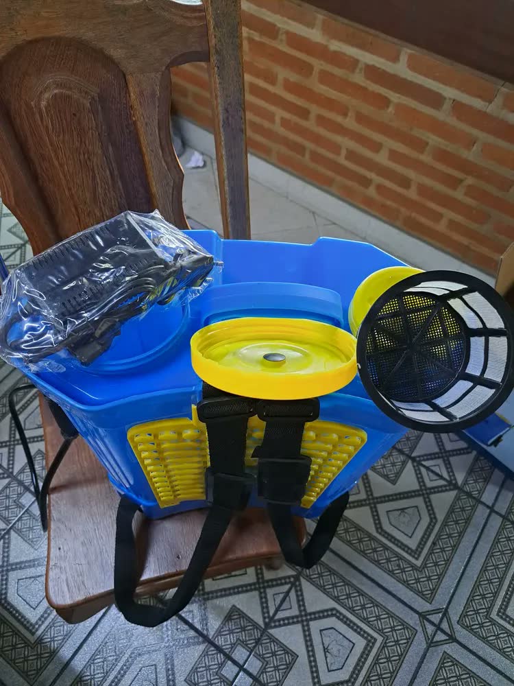 foto de Pulverizador Costal a Bateria Elétrico Automatico 20 litros para Veneno marca Tssaper THY-20l color azul