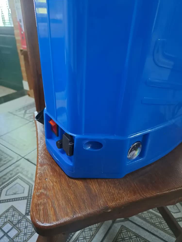foto de Pulverizador Costal a Bateria Elétrico Automatico 20 litros para Veneno marca Tssaper THY-20l color azul