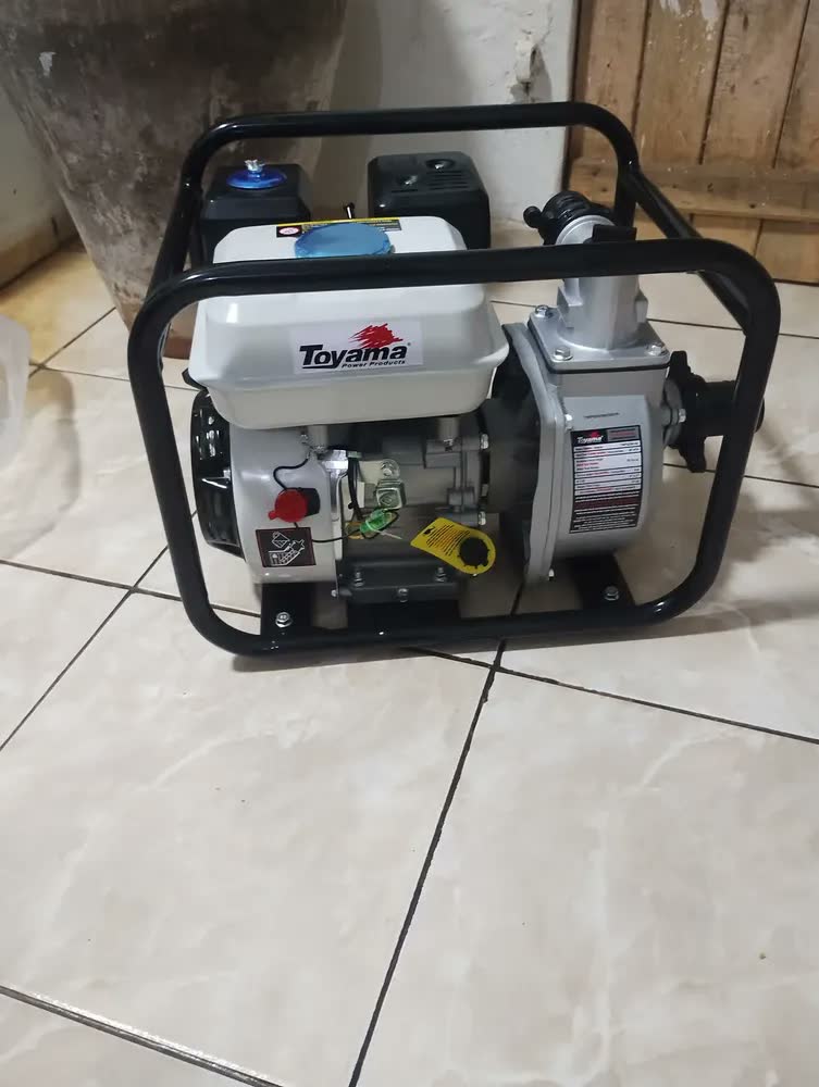 foto de Motobomba Autoescorvante Gasolina Toyama 5.5HP 2 Polegadas TWP50SH