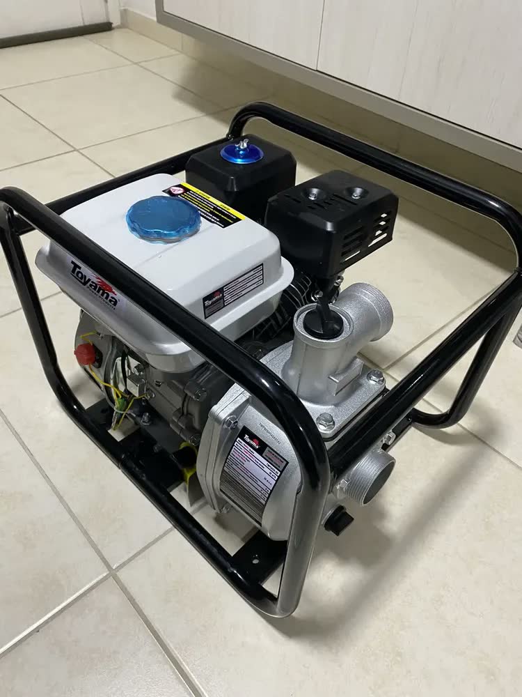foto de Motobomba Autoescorvante Gasolina Toyama 5.5HP 2 Polegadas TWP50SH