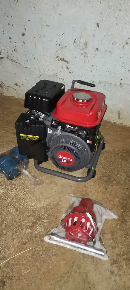 foto de Motobomba Centrífuga À Gasolina B4t 703 2 X 2 Pol. 3cv 3hp
