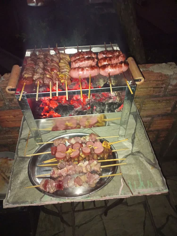 foto de Churrasqueira Móvel Aço Galvanizado Vn Five Utilidades Plus P 33x26 Grelha Aço Galvanizado