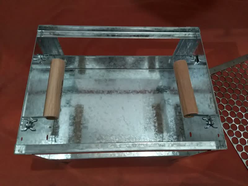 foto de Churrasqueira Móvel Aço Galvanizado Vn Five Utilidades Plus P 33x26 Grelha Aço Galvanizado