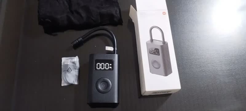 foto de Bomba Ar Portátil Xiaomi Elétrico Mini Compressor Mi Bike Cor Preto Mijia 2 mjcqb06qw