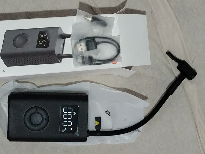 foto de Bomba Ar Portátil Xiaomi Elétrico Mini Compressor Mi Bike Cor Preto Mijia 2 mjcqb06qw