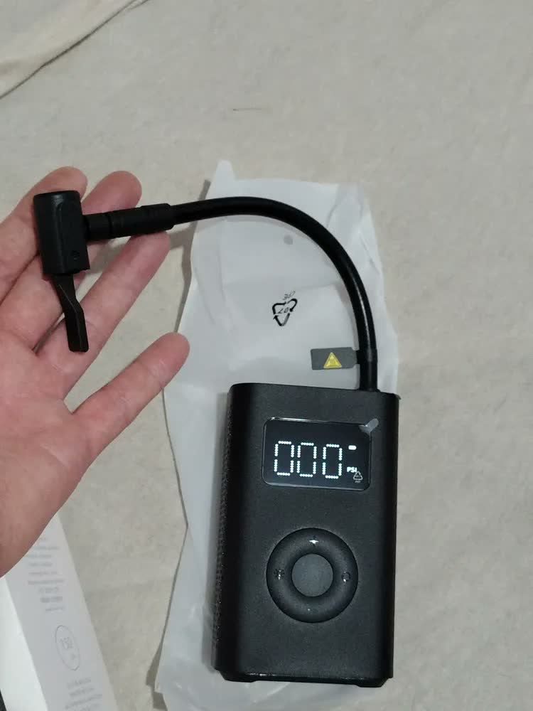 foto de Bomba Ar Portátil Xiaomi Elétrico Mini Compressor Mi Bike Cor Preto Mijia 2 mjcqb06qw