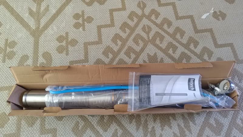 foto de Bomba Submersa Caneta Intech Machine BSCA2 1/4 HP, para Poço Artesiano e Cisterna, de Água Limpa em Aço Inox com 2,5