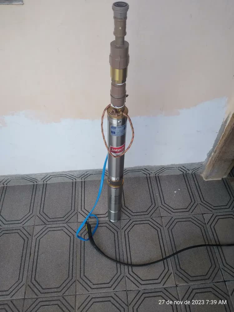 foto de Bomba Submersa Caneta Intech Machine BSCA2 1/4 HP, para Poço Artesiano e Cisterna, de Água Limpa em Aço Inox com 2,5