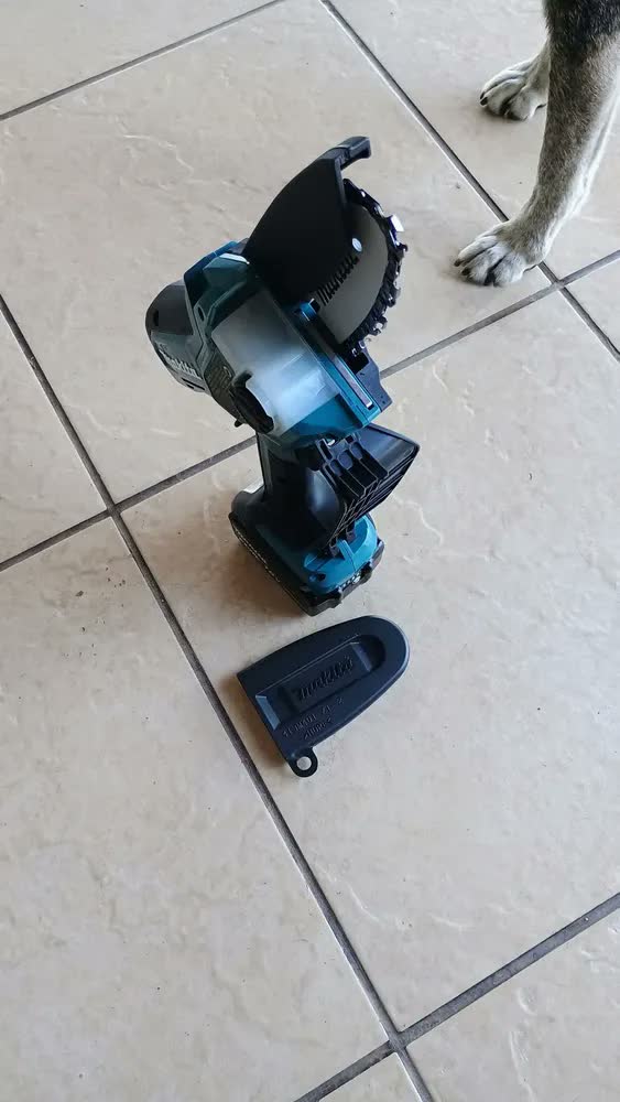 foto de Cortador Galhos Bateria 18v Makita DUC101Z01 Bl Sabre 100mm Cor Azul-turquesa