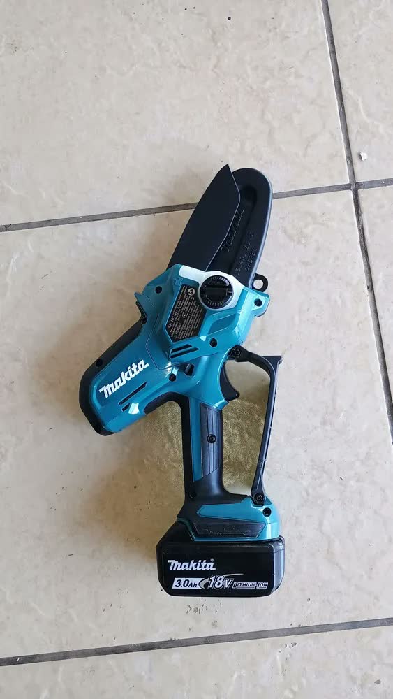 foto de Cortador Galhos Bateria 18v Makita DUC101Z01 Bl Sabre 100mm Cor Azul-turquesa