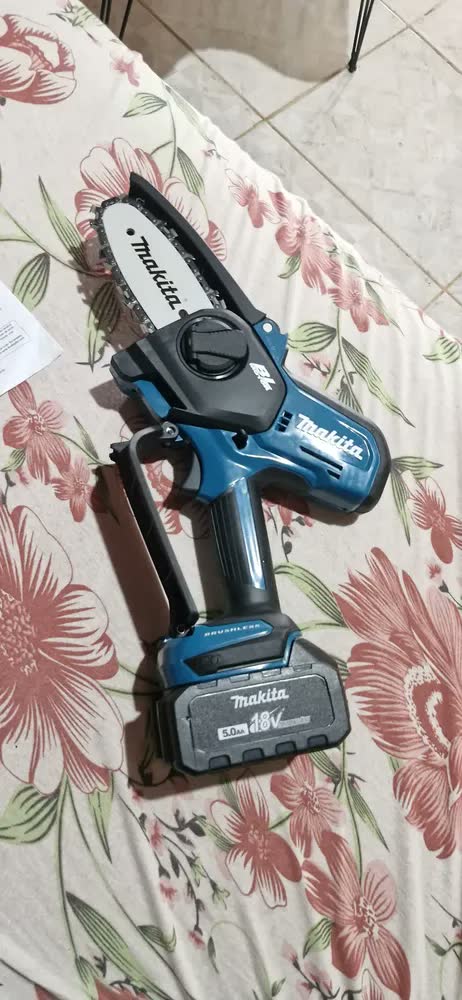 foto de Cortador Galhos Bateria 18v Makita DUC101Z01 Bl Sabre 100mm Cor Azul-turquesa