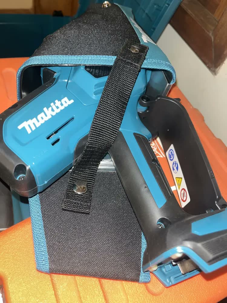 foto de Cortador Galhos Bateria 18v Makita DUC101Z01 Bl Sabre 100mm Cor Azul-turquesa