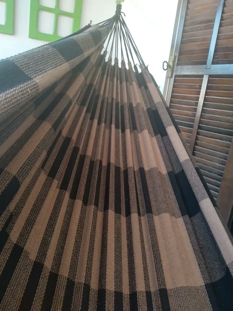 foto de Rede de Descanso de Casal Gigante em Algodão com 200 kg Caramelo e Preto
