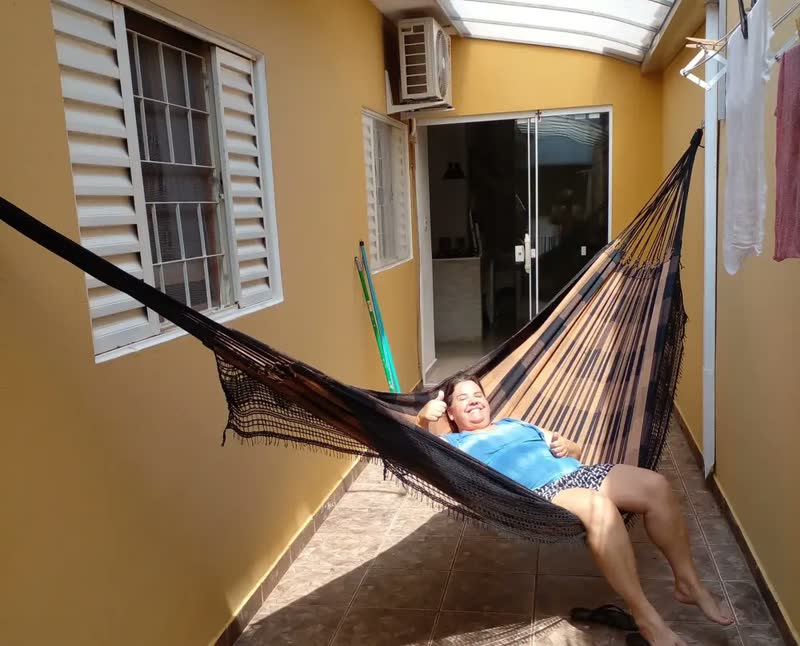 foto de Rede de Descanso de Casal Gigante em Algodão com 200 kg Caramelo e Preto