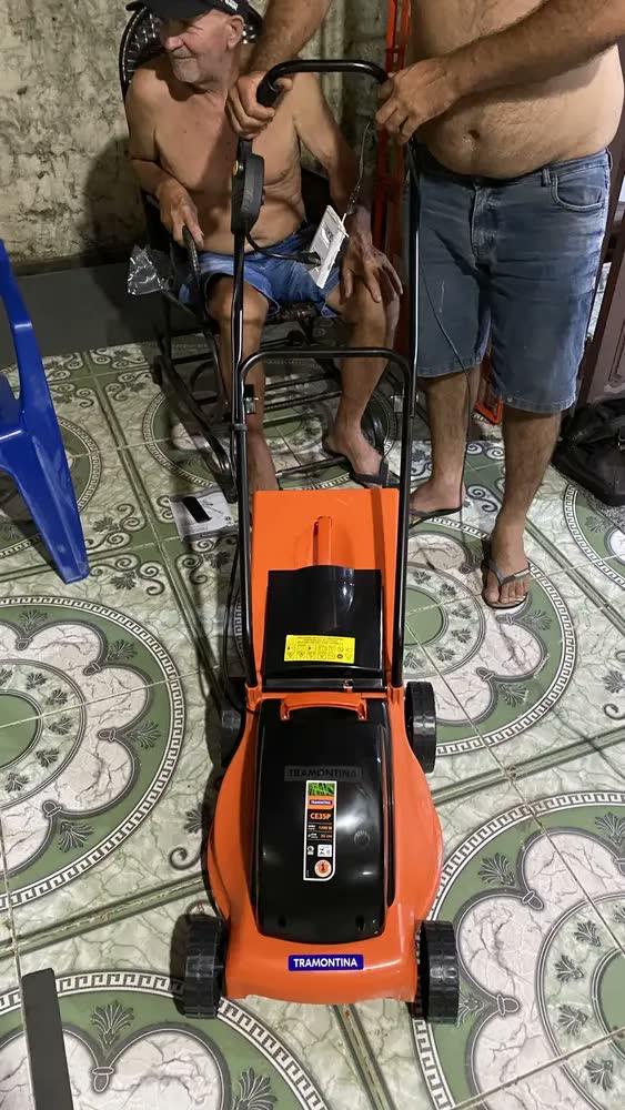 foto de Cortador De Grama Elétrico 1300w Ce35p Tramontina