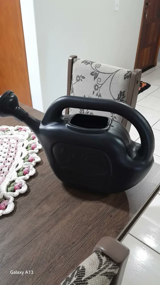 foto de Regador Metasul P/jardim Universal Preto 5lt Horta Planta Cultivo Sítio Fazenda Agricultura Alça Irrigação Agrícola Domestico