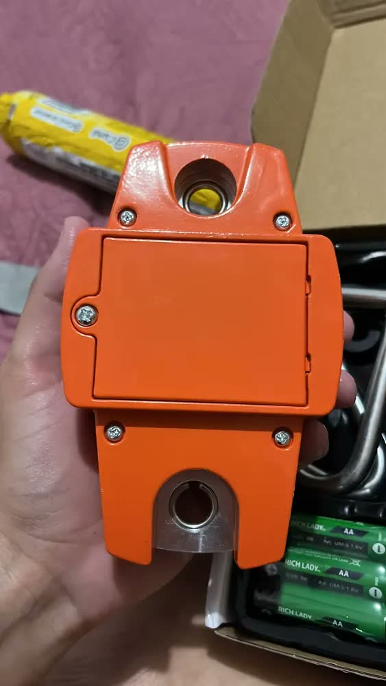 foto de Balança Pendurada Digital Portátil Gancho 300 Kg Quilo Libra Cor Preto