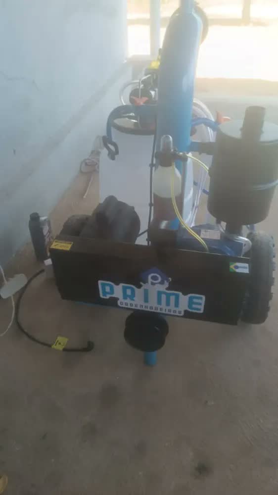 foto de Ordenhadeira Mecânica Móvel Prime Bv300