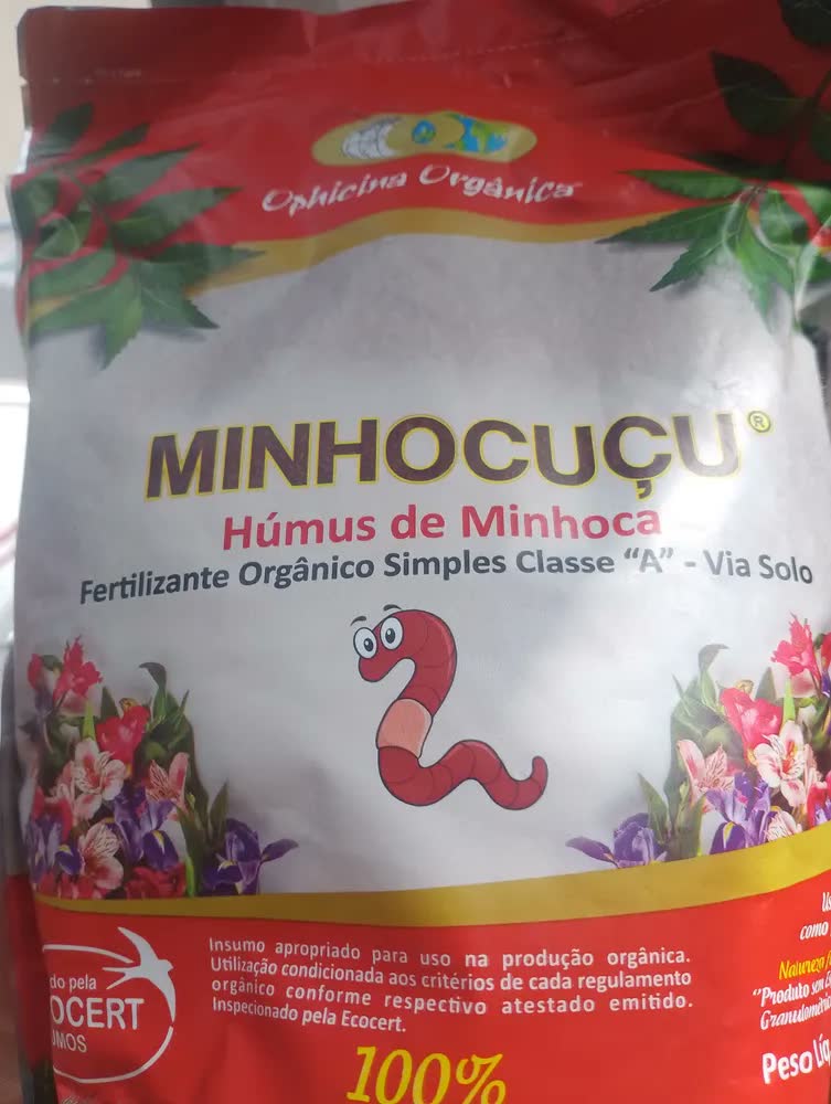 foto de Húmus de Minhoca Ophicina Orgânica Minhocuçu Farelado 1kg para Planta