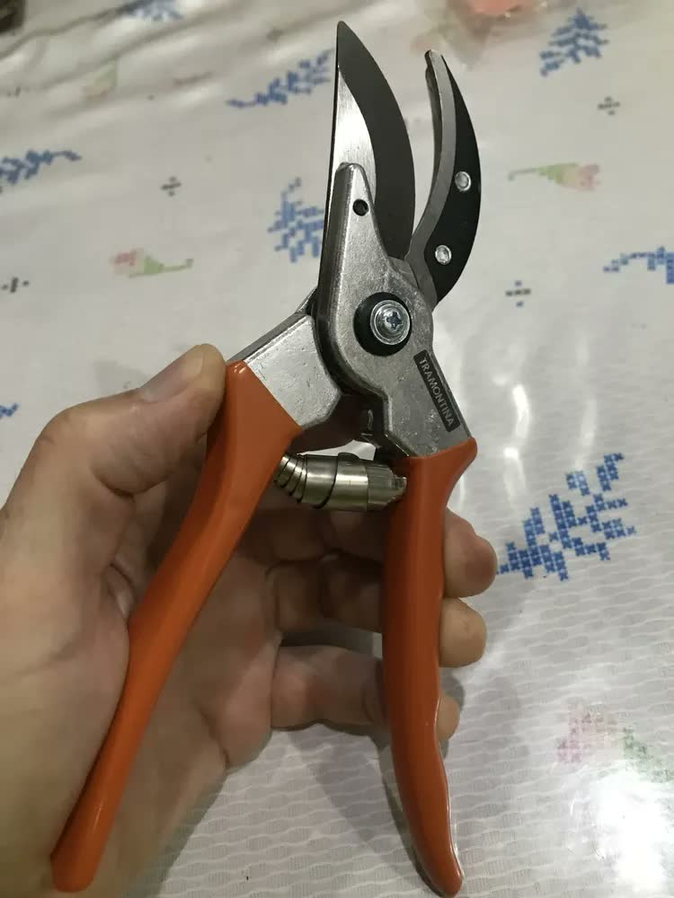 foto de Tesoura Para Podar Profissional Tramontina Cor Laranja