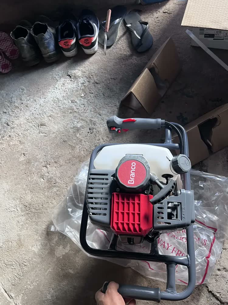 foto de Perfurador de Solo Branco à Gasolina BPS 52